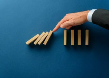 Experts Warn of Financial System Risks as Bitcoin ETFs Bridge Gap between Crypto and TradFi