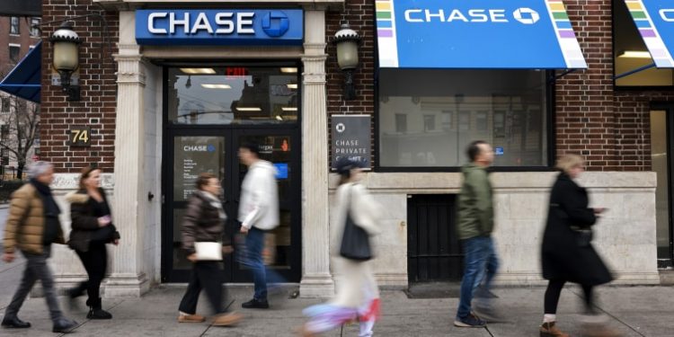 Chase customers sue over fees for depositing checks that bounce