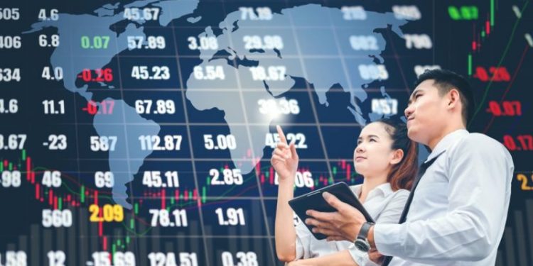 Asian Currencies Gain as Dollar Dips 0.1%