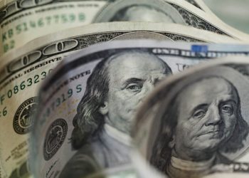 The dollar index slips below 103.00 at the end of the week