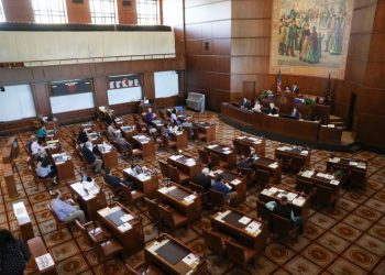 Oregon high court rules 10 senators who staged walkout can’t seek reelection