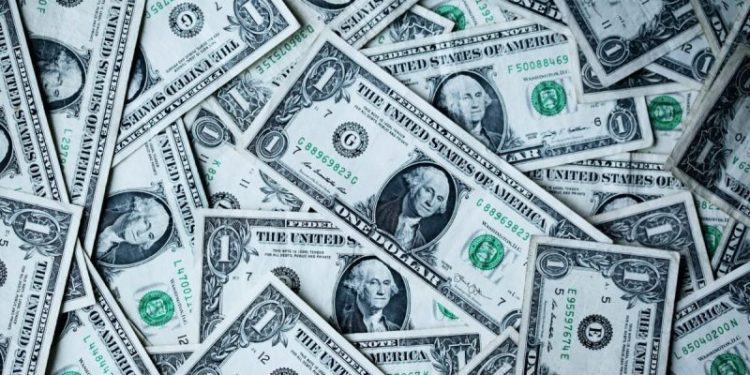 The dollar index on wings above 104.00 after Friday’s news