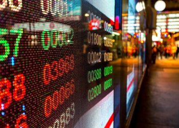 Hong Kong Equities Leap 1.5% Amid Regional Downturns