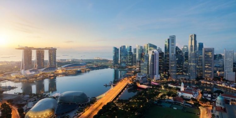 Singapore Sets 15% Global Tax, Eyes Surplus in 2024