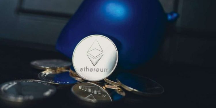 The price of Ethereum rises to the $4045 level on Monday