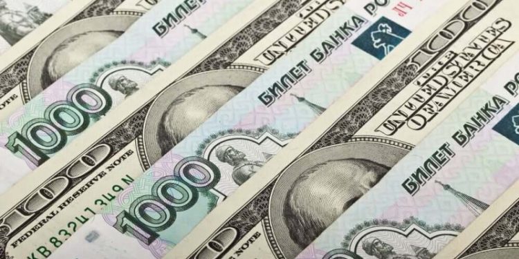 The dollar index returned above the 104.40 level on Friday