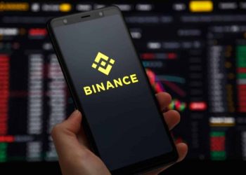 Binance US’s Crisis: $1B Assets Withdrawn Amid SEC Row