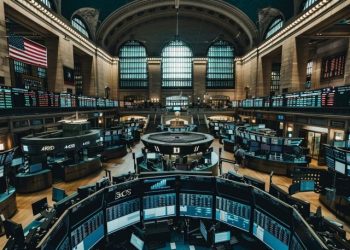 Cathie Wood’s ARK Bitcoin ETF Daily Outflows Exceed Grayscale’s GBTC for the First Time