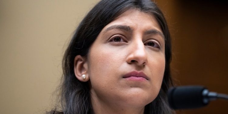 Biden administration bans noncompete agreements, setting up legal showdown with business groups