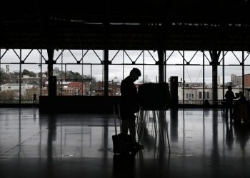 Voters think the nation is going off rails — just not in their state