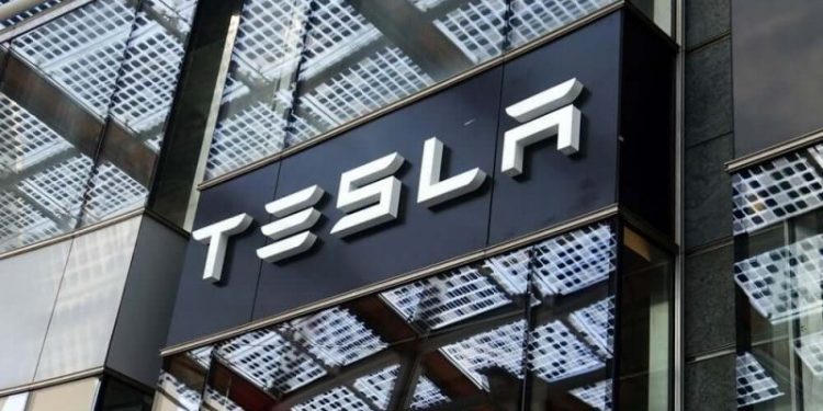 Elon Musk Sparks xAI-Tesla Controversy