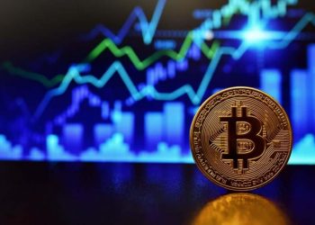 Bitcoin returns to the positive side on Monday above $66000