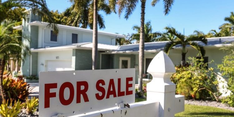 Renters’ hopes of being able to buy a home have fallen to a record low, survey shows