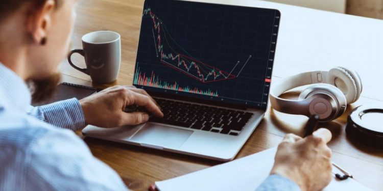 LeverFi Price Falls to $0.002637 Amidst $111M Volume