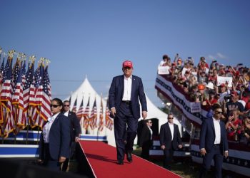 Secret Service encourages Trump campaign to stop outdoor rallies