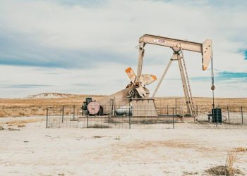 Oil and natural gas: Oil fell to a new low this morning