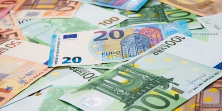 The Euro index rises, while the Yen index falls to a new low