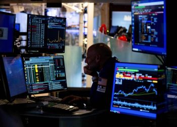 Dow closes nearly 500 points lower Thursday as investors’ recession fears awaken