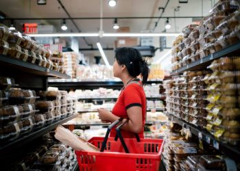 Three-year inflation outlook hits record low in New York Fed consumer survey