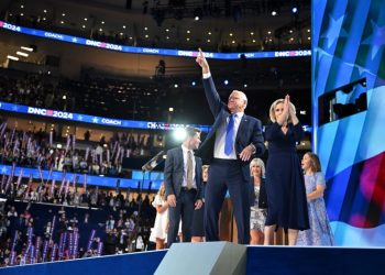 Tim Walz bolstered by Clinton, Pelosi and Oprah in formal debut as Harris’s VP