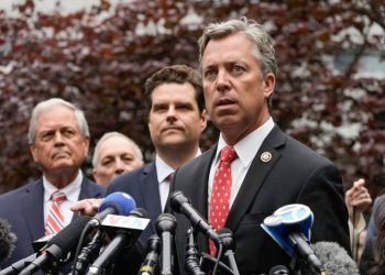 Tennessee voters head to the polls to pick nominees for Senate, House seats