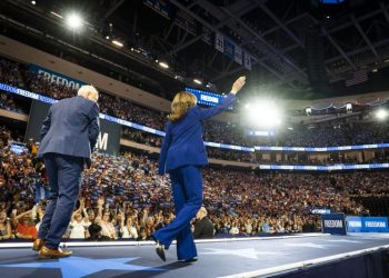 Harris and Walz rally in Milwaukee, chasing key votes during convention