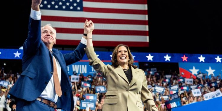 Trump is obsessed with crowd size. Now Democrats love bragging about it, too.