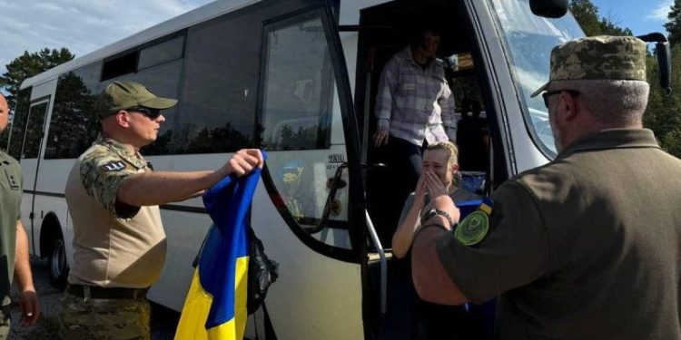 49 Ukrainian prisoners of war returned to Kyiv in swap with Russia