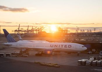 U.S. airlines cool hiring after adding 194,000 employees in post-Covid spree