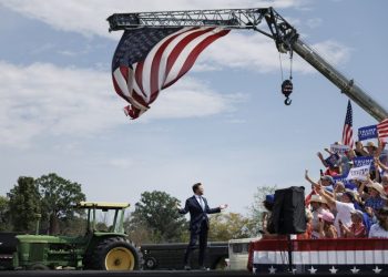 What JD Vance’s private Trump comments tell us