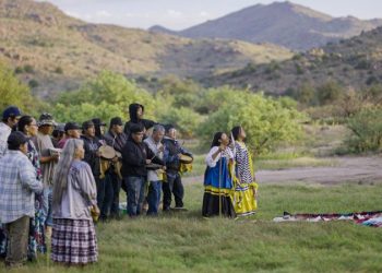 Apache tribe takes fight with feds over sacred land to Supreme Court
