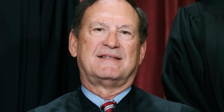Justice Alito reports concert tickets, stocks in 2023 financial report