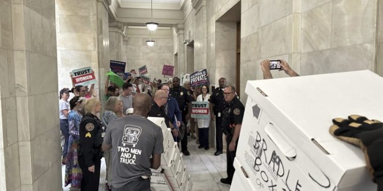 GOP officials aren’t too interested in letting states decide on abortion