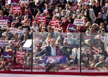 Trump dismisses new warnings of Russian interference in election