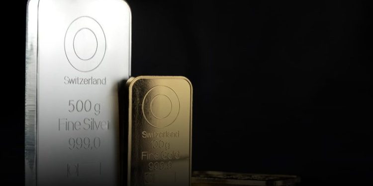 Gold and Silver: Gold price retreats on Friday below $