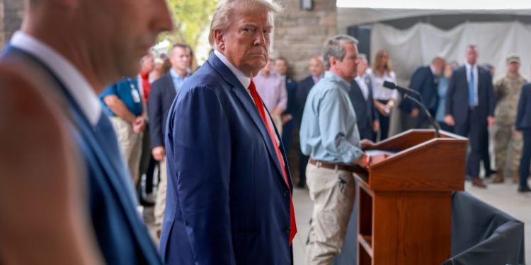 How hurricane falsehoods are dividing the Republican Party