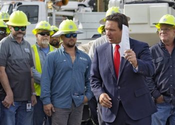 Biden undermines Harris claim that Ron DeSantis is politicizing hurricane response: ‘Doing a great job’