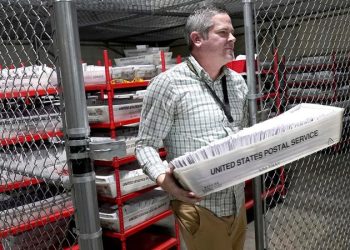 Harris leads Trump by 4 nationally as both candidates narrow gender gap, poll finds